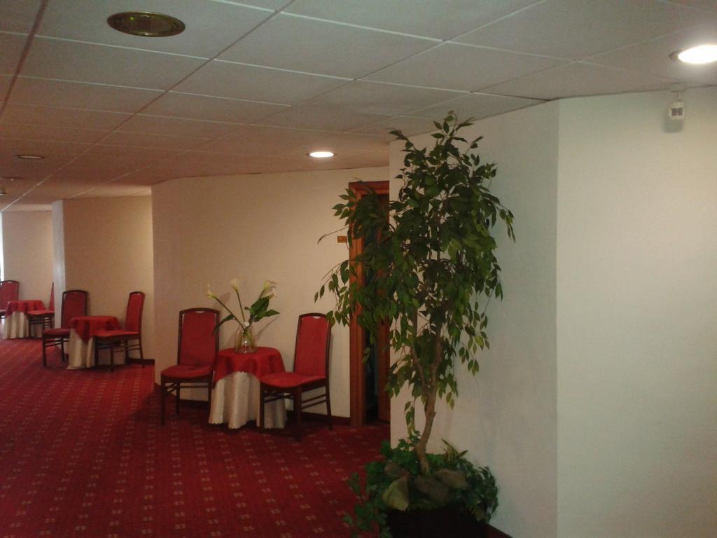Hotel Piemonte Lanzo Torinese Oda fotoğraf